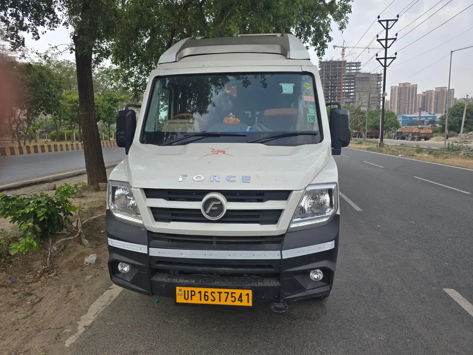 Force Traveller front exterior